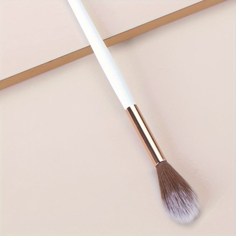 Radiance Revealed Series: Exclusive Tapered Highlighter Brush