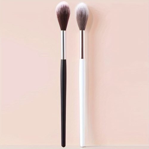 Radiance Revealed Series: Exclusive Tapered Highlighter Brush
