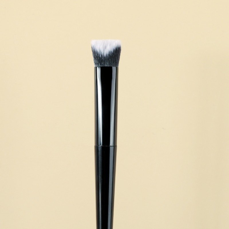High-quality synthetic fibers concealer brush