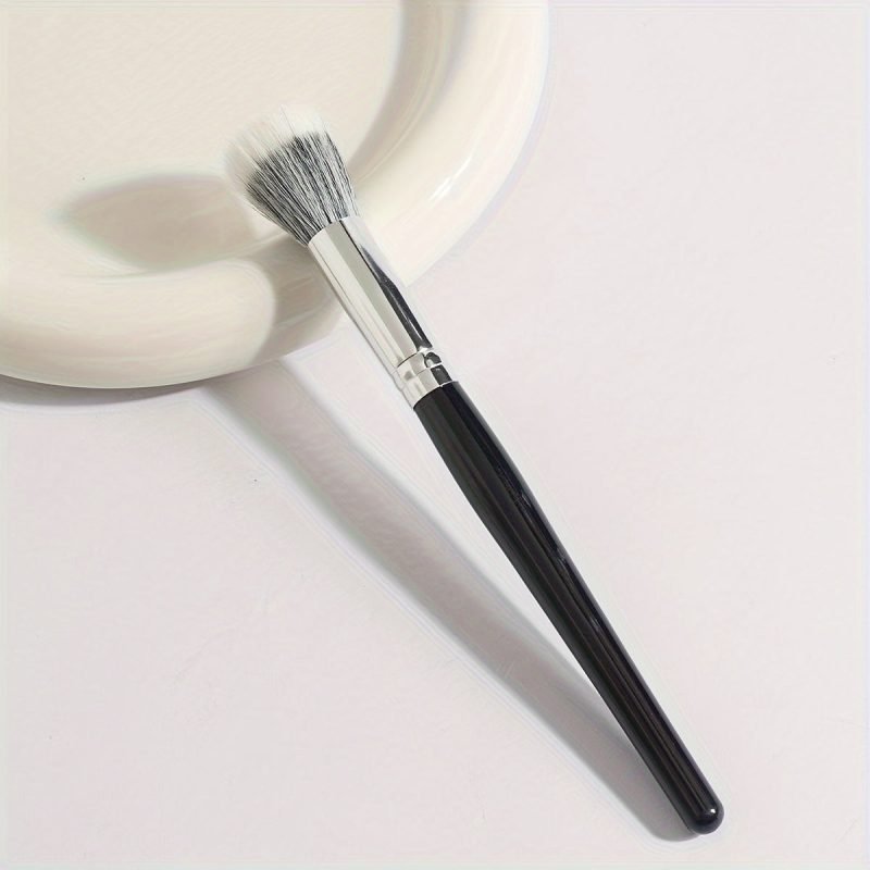 Stippling Rouge Brush - Professional Blush Makeup Tool