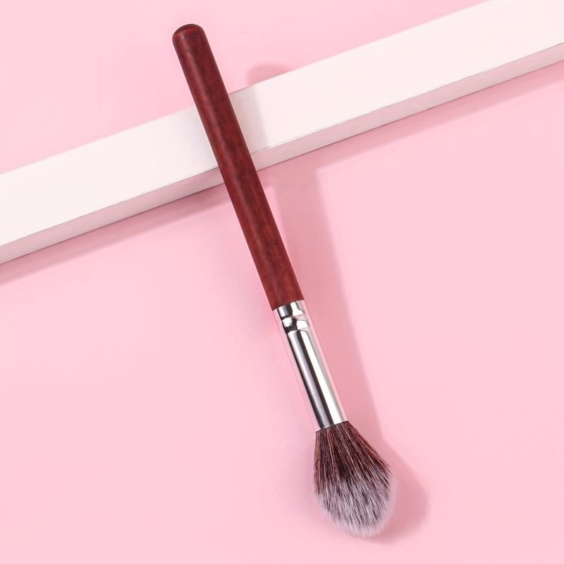 Premium Nylon Bristle Highlighter Brush: Natural and Sheer Finish