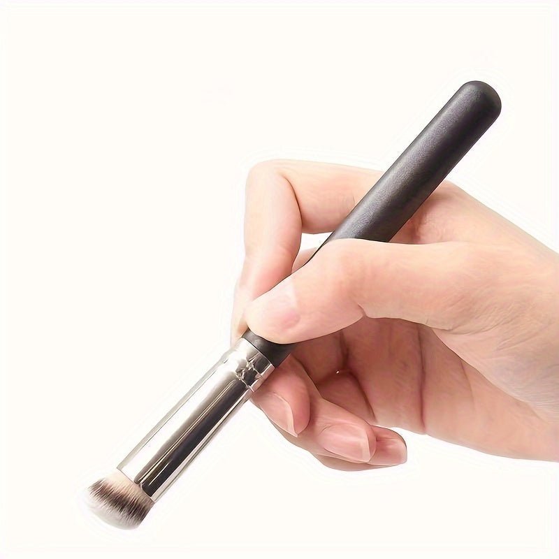 7b0484eb268879aeccc7f4c1bd567cd7-1 Flawless Concealer Series: Round Head Concealer Brush for a Natural, Seamless Finish