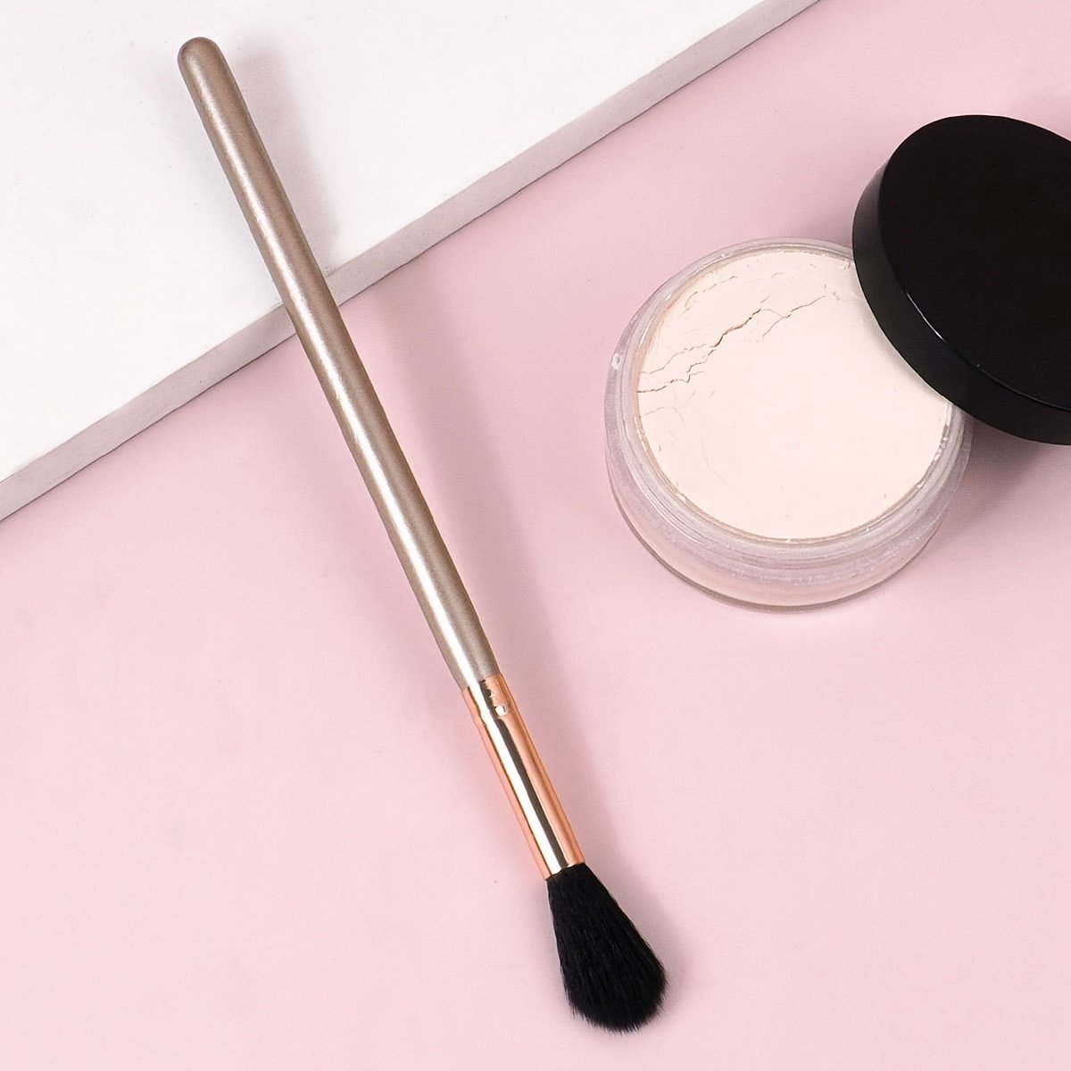Ultra Soft Tapered Highlighter Brush