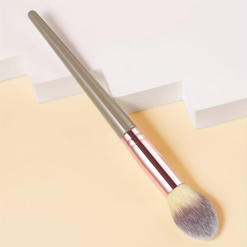 Premium Flame Design Highlighter Brush: Soft, Angled, Ideal for Daily and Professional Makeup