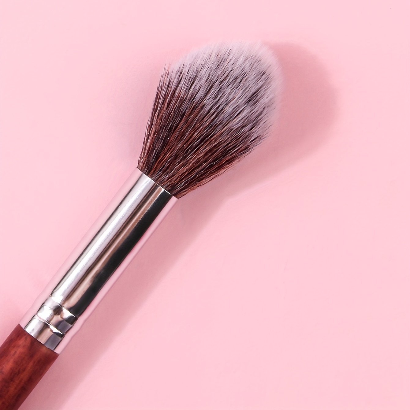 High-quality synthetic fibers highlighter brush