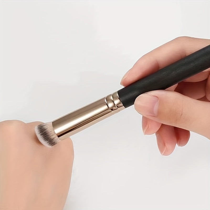 ded056c29916509f429ea957b38a8125-1 Flawless Concealer Series: Round Head Concealer Brush for a Natural, Seamless Finish
